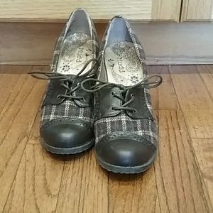 Mudd Plaid Brown Heels